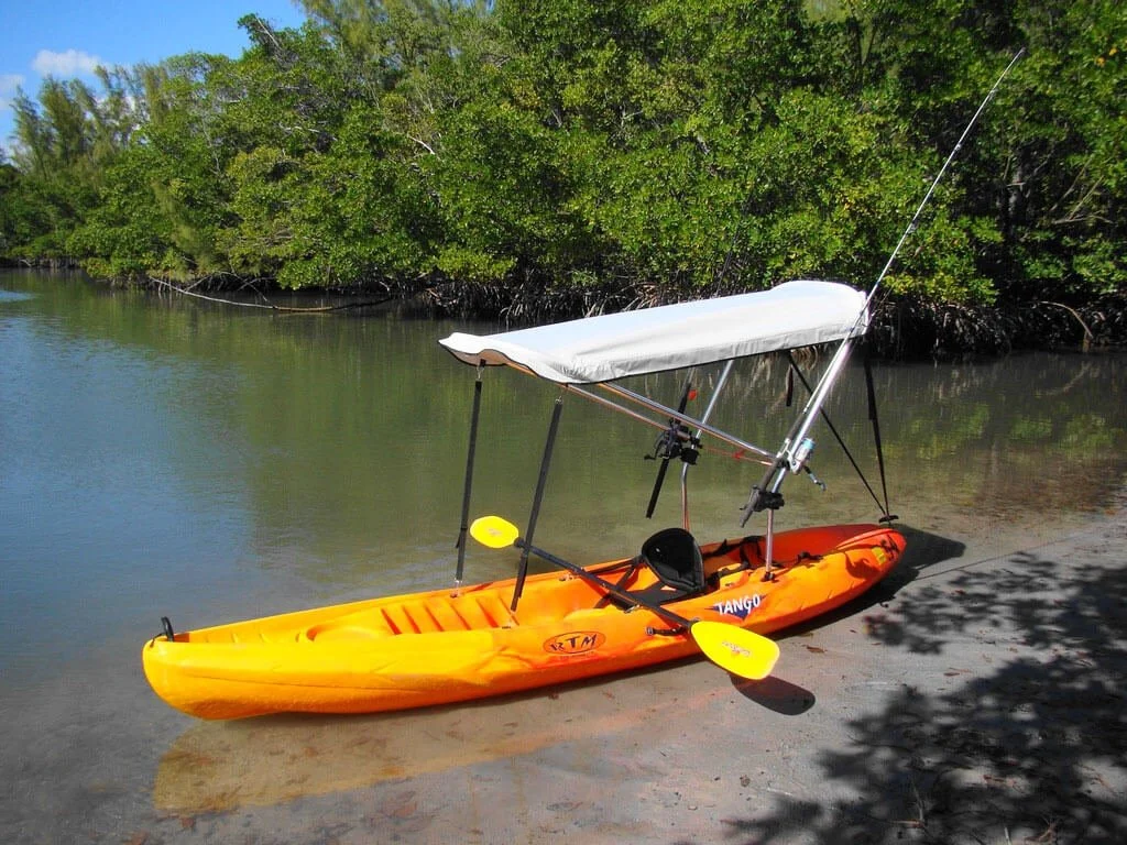Padded adjustable kayak seat backrest for ergonomic comfort