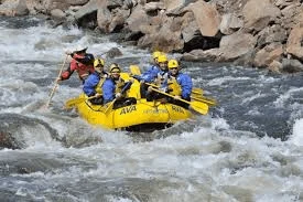 Rider holding handles on high-speed water tubing run