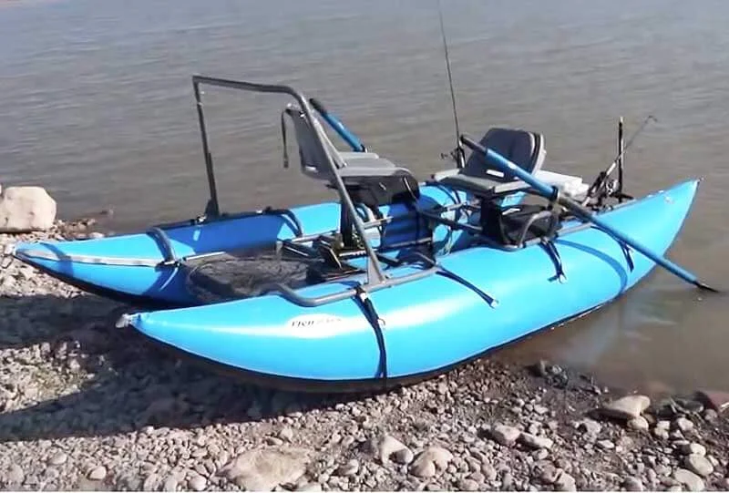 Inflatable water platform with pontoon support structure