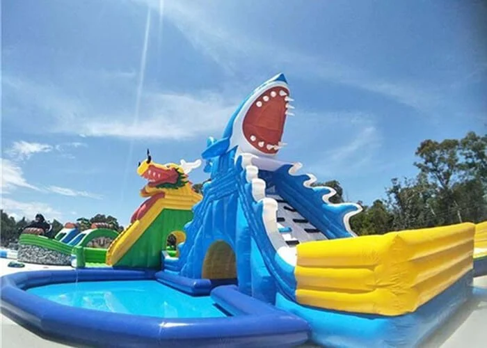 Modular floating aqua park with climbing tracks and slides