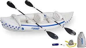 Double-bladed kayak paddle vs single-bladed canoe paddle