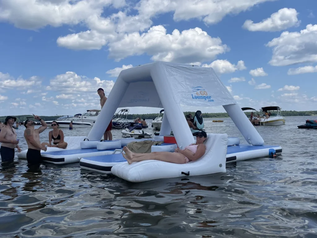 Inflatable island with canopy for luxury water relaxation